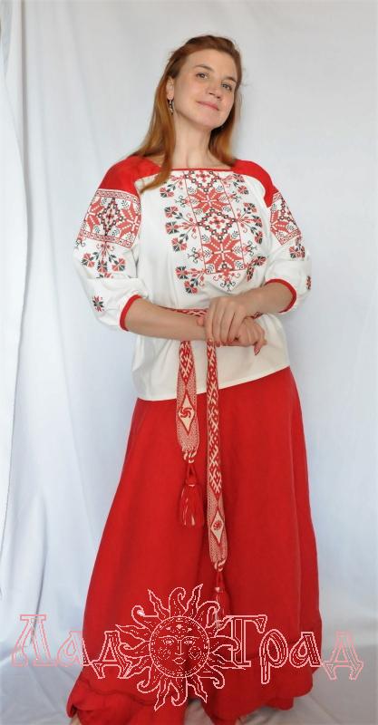 Блузка с вышивкой 