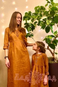 2 платья с вышивкой Family Look (для мамы и дочки) лён горчица