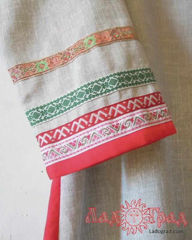 Платье с вышивкой 