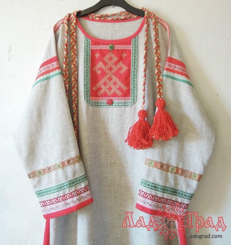 Платье с вышивкой 