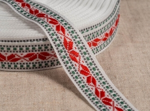 Тесьма Пол Алатыря красно-зелёный на белом, 18 мм
